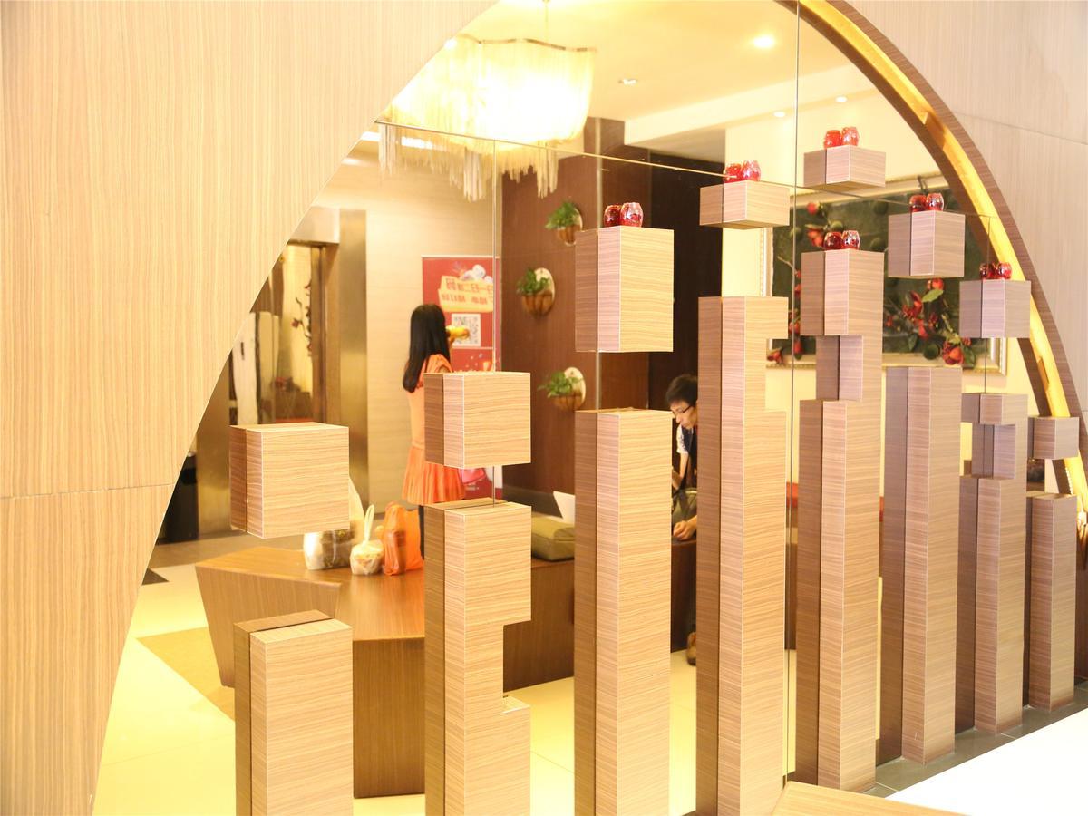 V8 Hotel Xicun Subway Branch Guangzhou Exterior photo