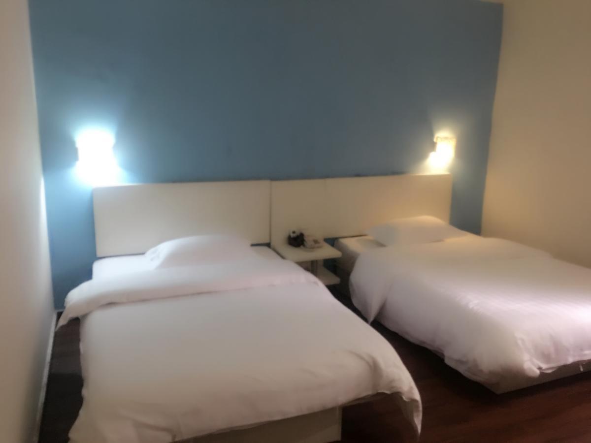V8 Hotel Xicun Subway Branch Guangzhou Exterior photo