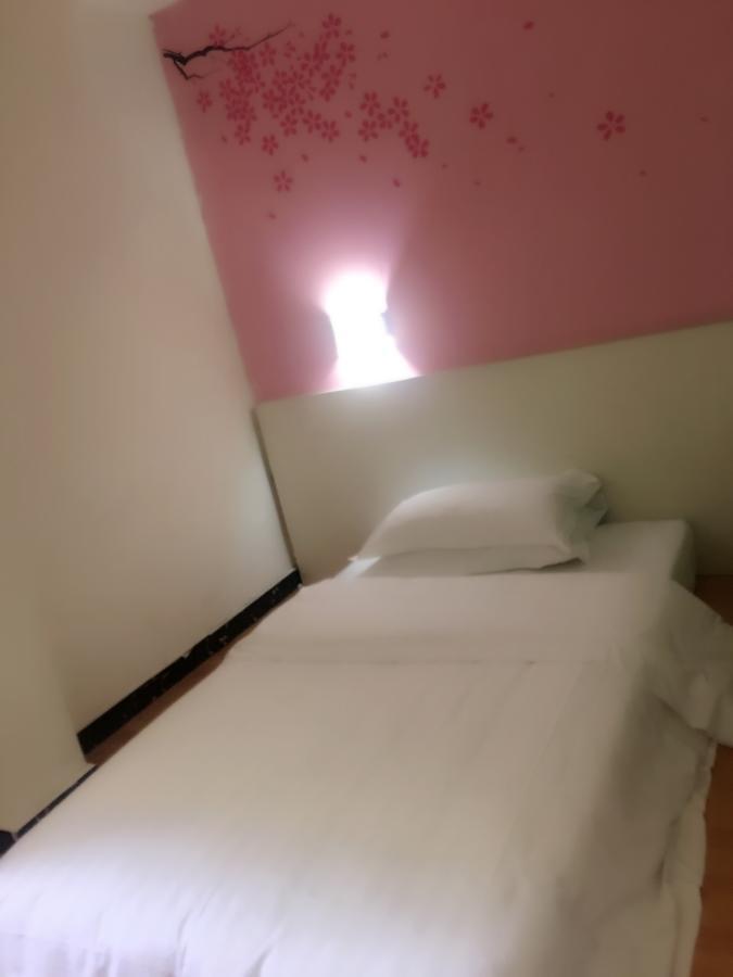 V8 Hotel Xicun Subway Branch Guangzhou Exterior photo